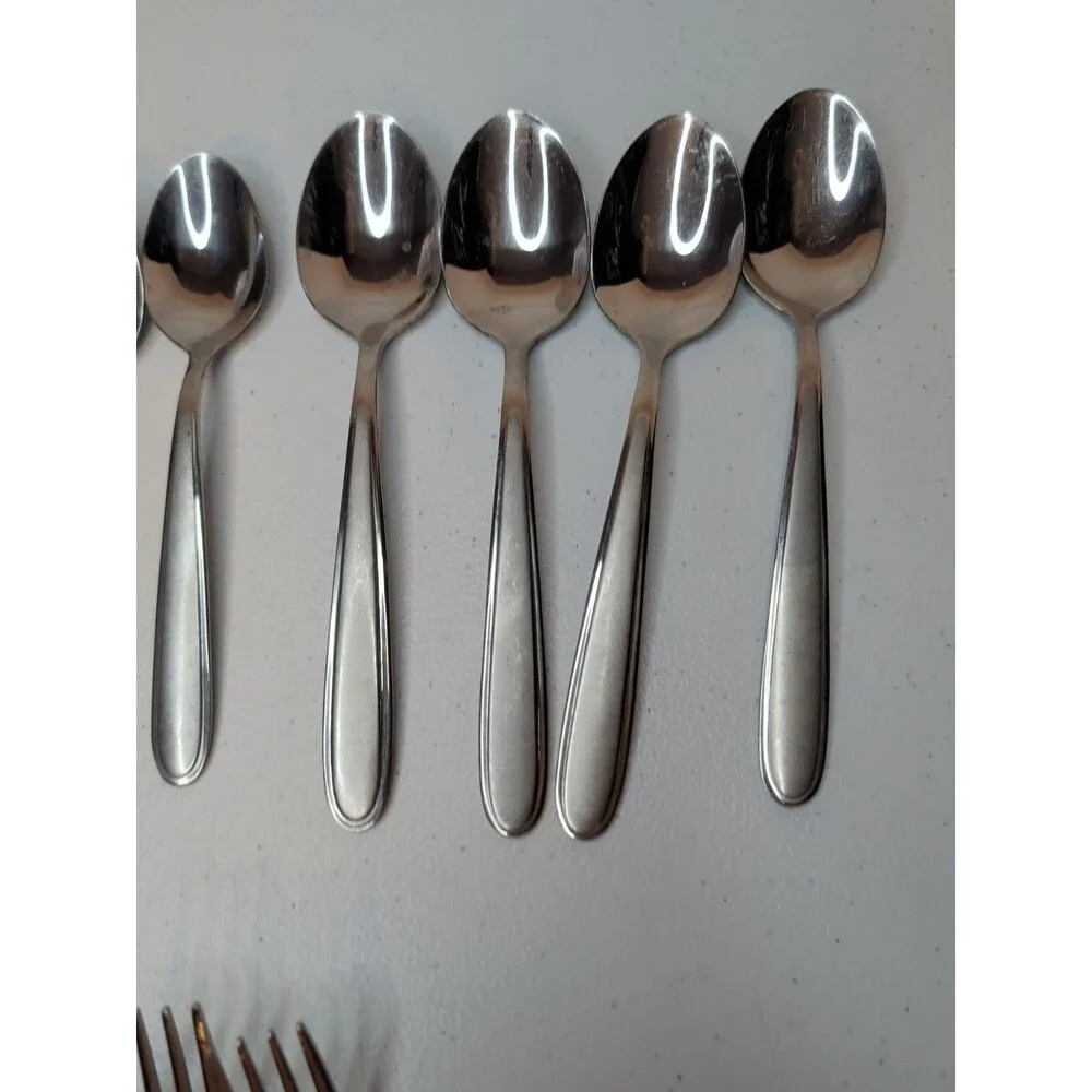 Oneida Peninsula Castle Stainless Flatware Lot of 14 Pieces.